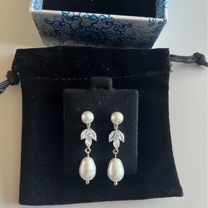 NWT Bridal Pearl drop earrings
